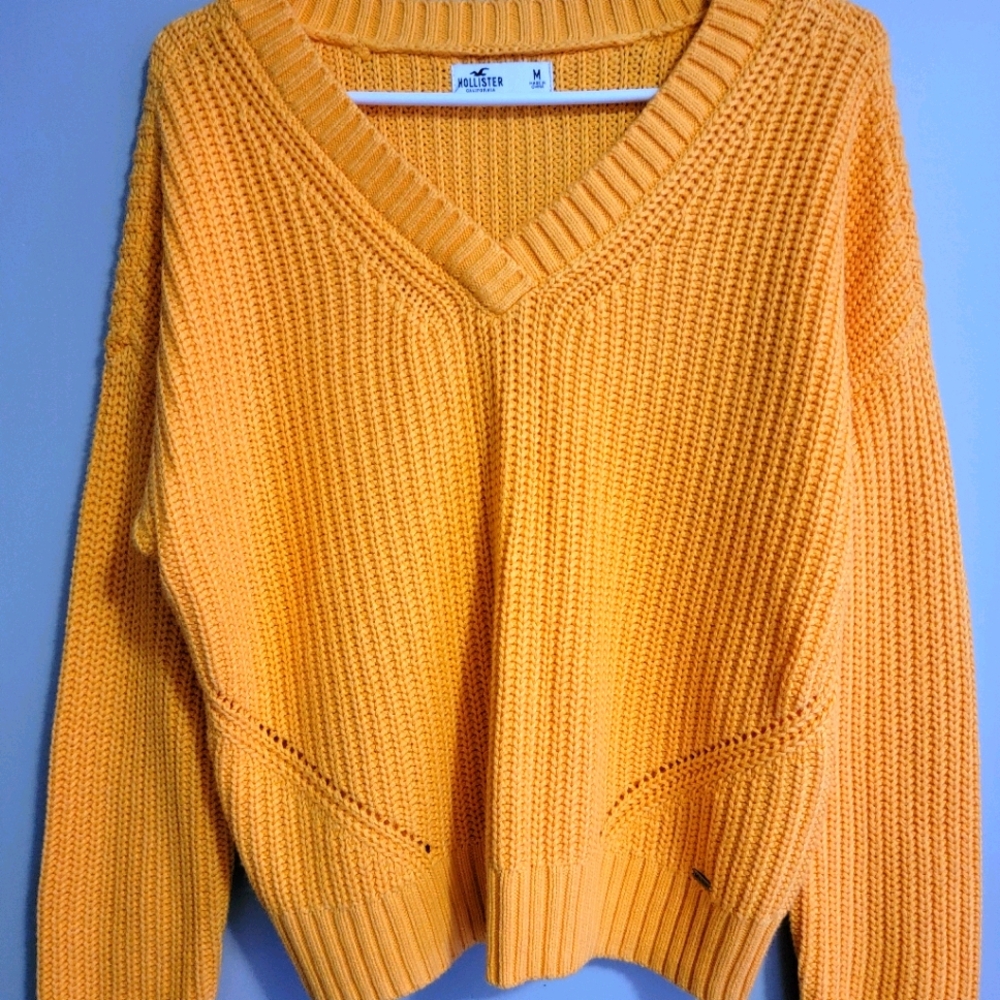 Hollister crewneck sweater